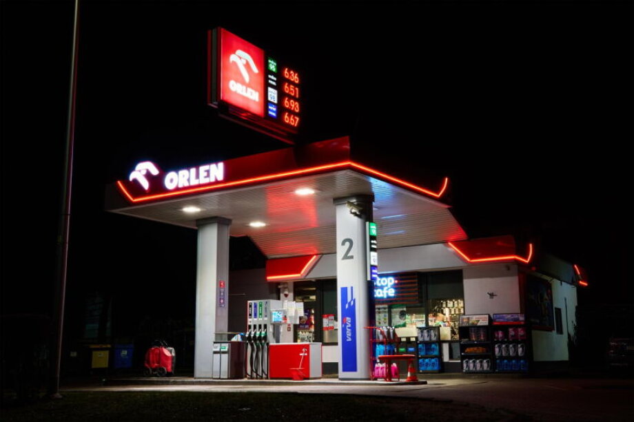 Fuel cuts and global strain