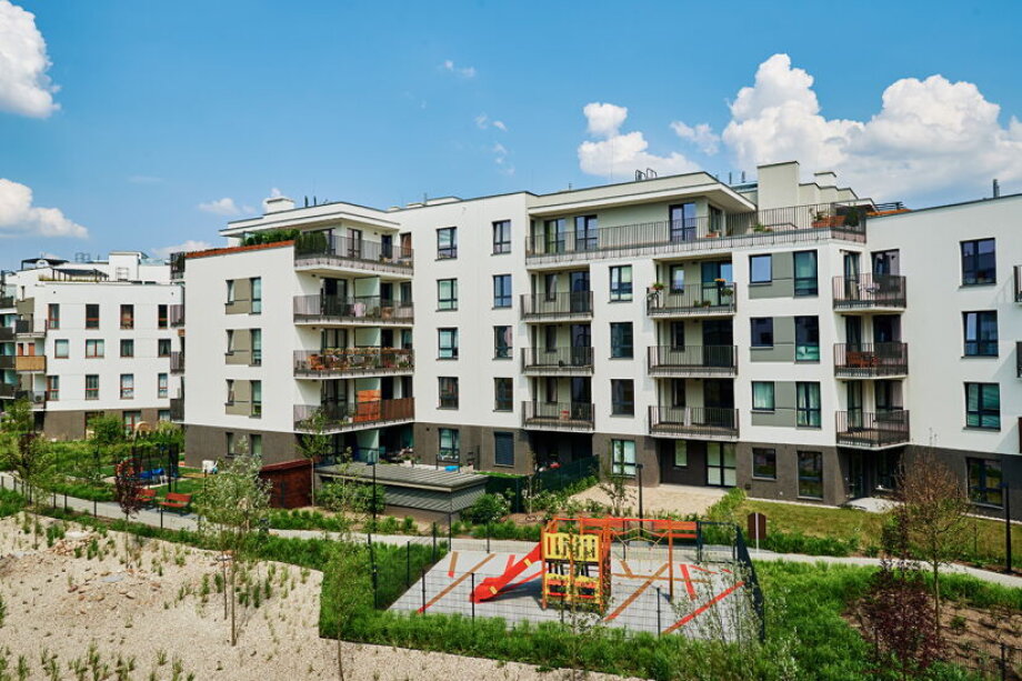 Warsaw flats top symbolic threshold