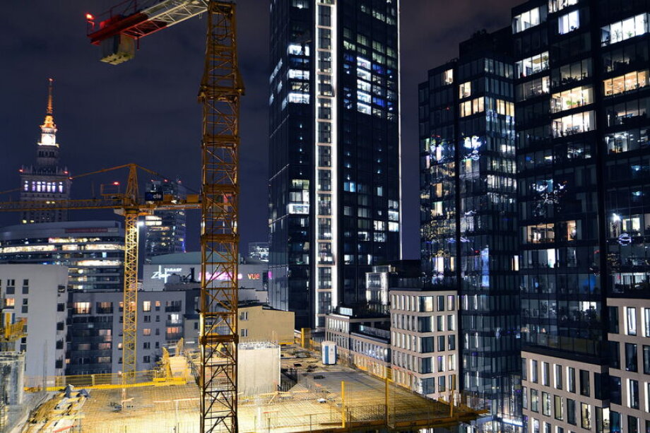 Warsaw hits historic price milestone