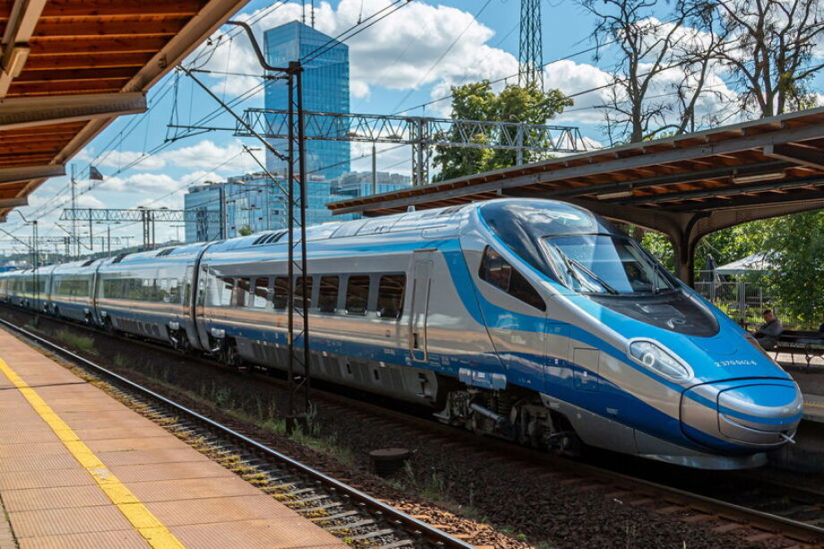 Four giants race for Polish high-speed trains