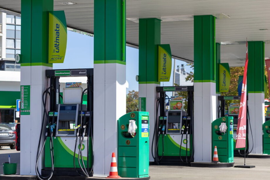 Fuel surge pushes inflation back higher