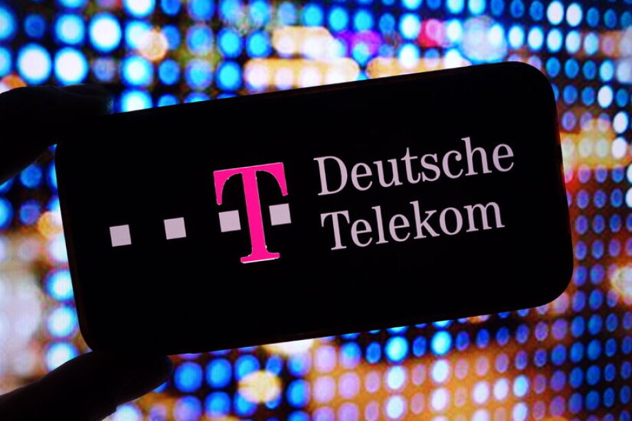 Deutsche Telekom buys Polish fiber network