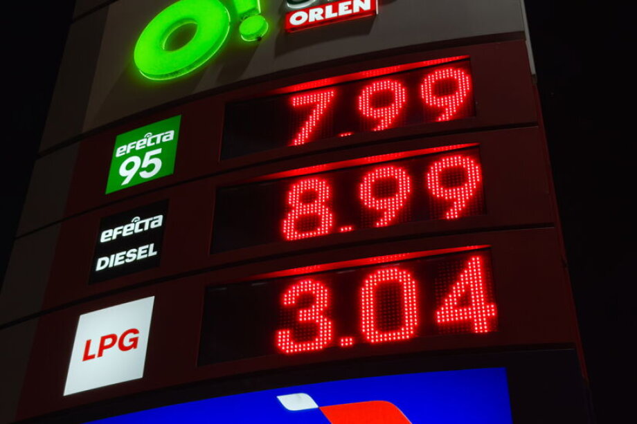 Poland adjusts maximum retail fuel prices