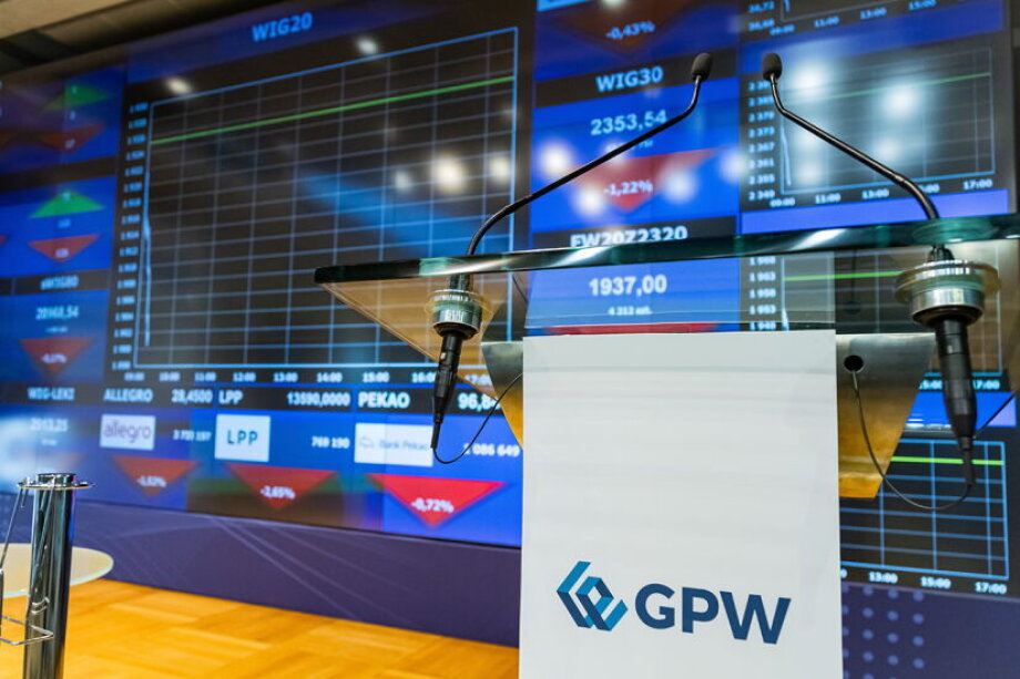 Warsaw stocks climb as WIG20 gains