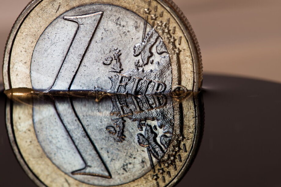 Weaker Euro Boosts European Exporters' Outlook