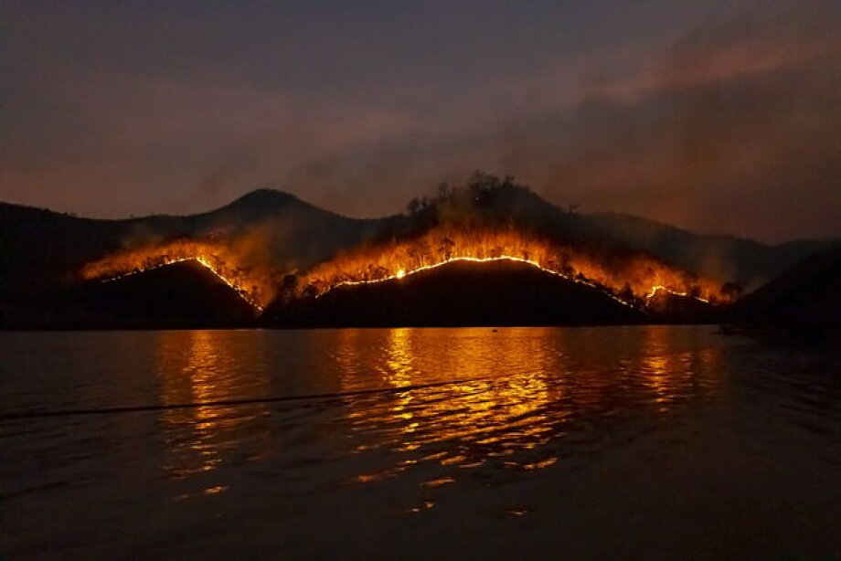 200 Polish tourists stuck at Rhodos airport due to wildfires expect extraction