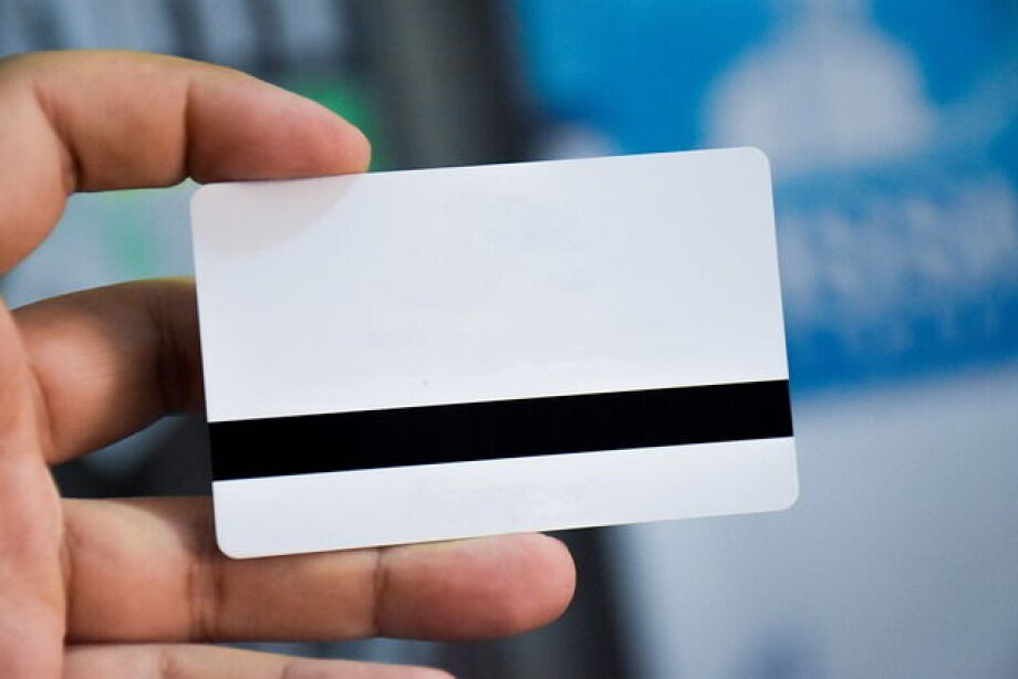 Poles hold 3.5 million digital ID cards