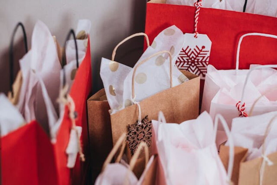 Christmas sales start earlier and earlier, yet consumers remain cautious