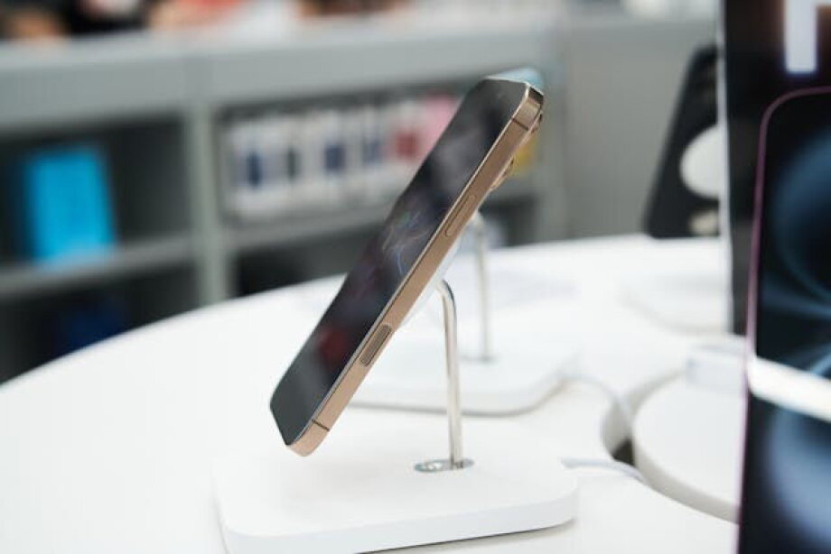 Asbis to take over Samsung stores in Poland