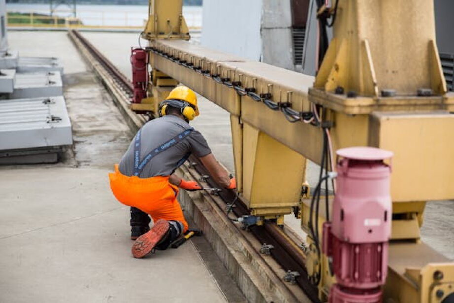 Survey: 48% of respondents derive satisfaction from blue collar work