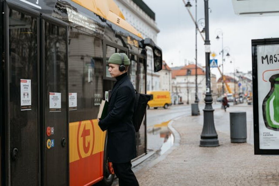 Study: more than half of Poles indicate problems with public transport in suburbs