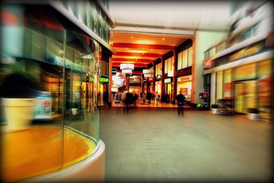 Estonians file letter of intent to take over large shopping mall in Poland