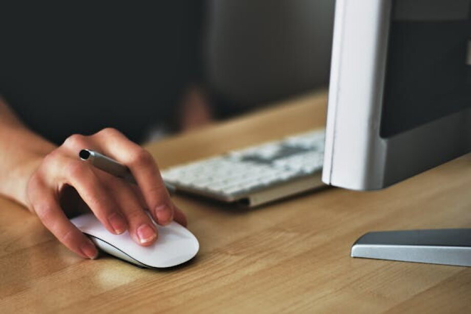 Number of new job offers fell by 9%