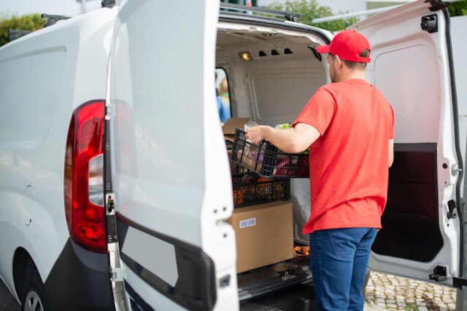 InPost, Allegro, DHL and DPD face UOKiK greenwashing allegations