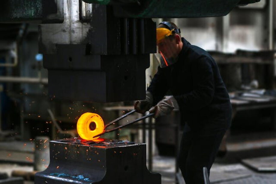 Europe losing 500 jobs a day, mostly in manufacturing, because of energy prices