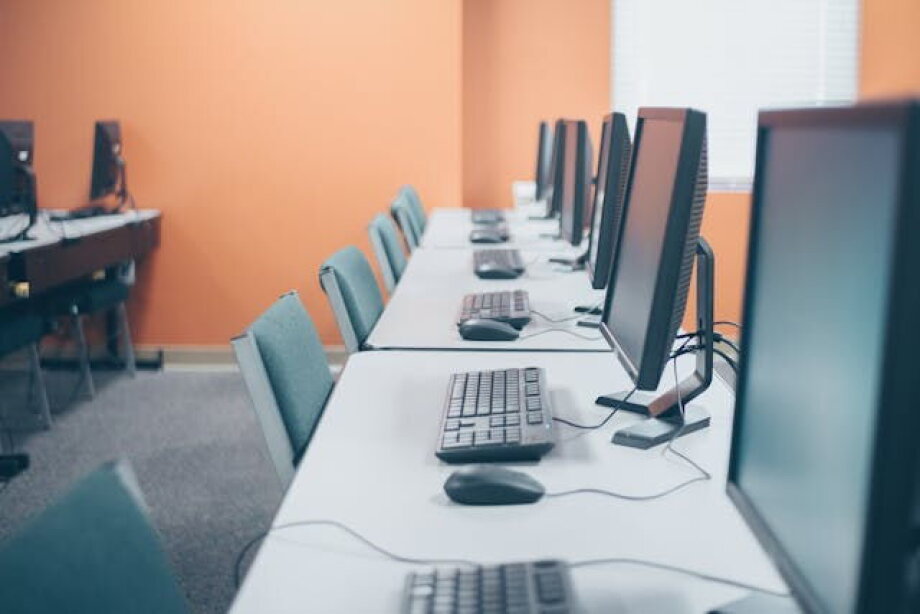 NASK Institute announces tender for purchase of 16,000 AI labs for schools