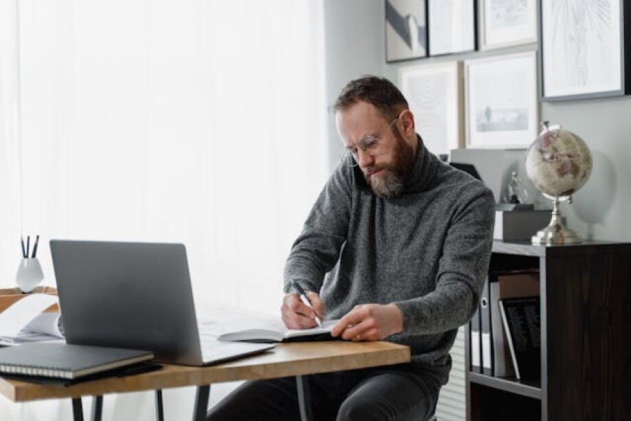 Economists: Higher salaries are driving up prices