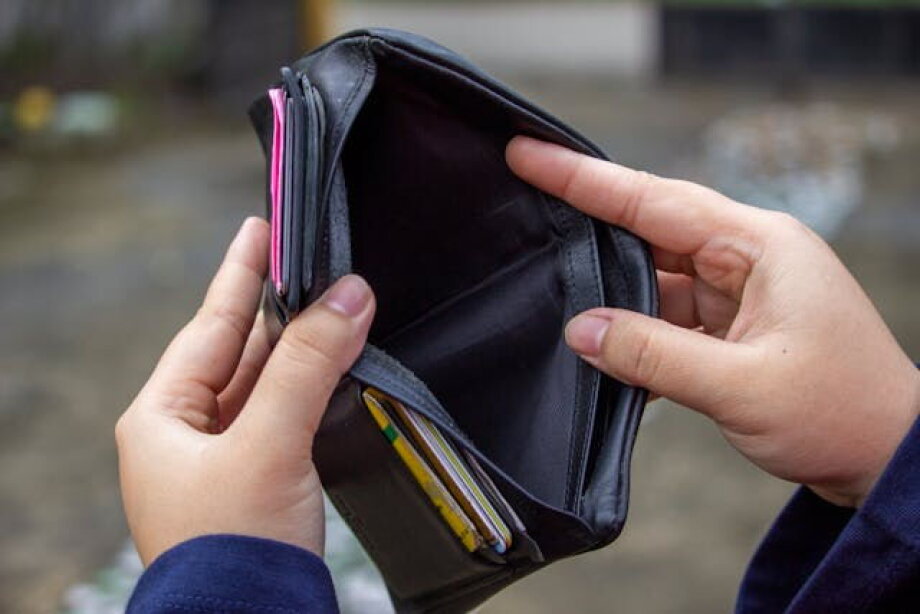 Residents of eastern Poland deal better with debt than in the west