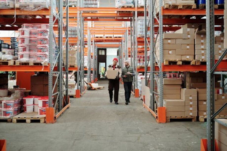 Warehouses: low demand from tenants and low supply of new space