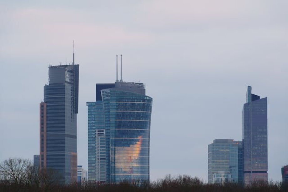 Demand for offices in Warsaw broke records with aprox. 309,900 m2 in Q4