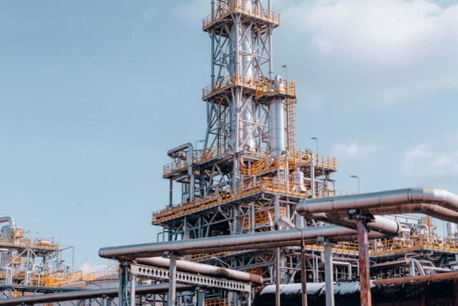 Blockade of Strait of Hormuz will send oil prices to record levels