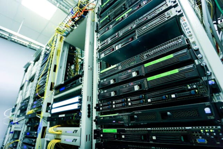 Poland has chance to attract warehousing and data centers