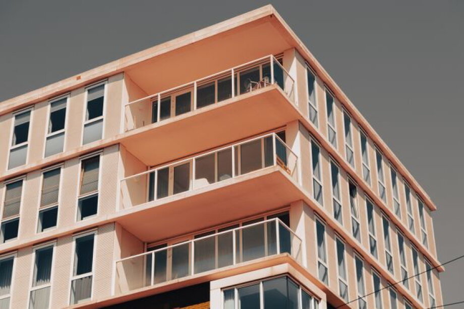 Secondary market beating developers