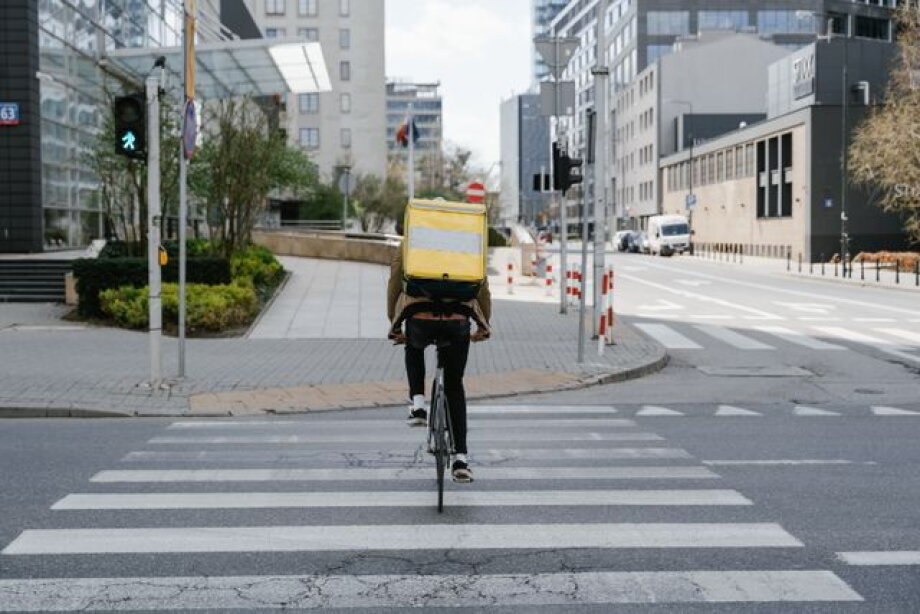 Pyszne.pl may end contracts with 5,000 couriers
