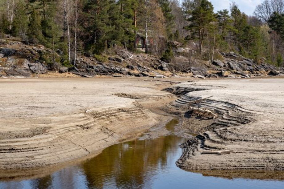 AI data centers becoming source of tension as local water supplies evaporate in heat