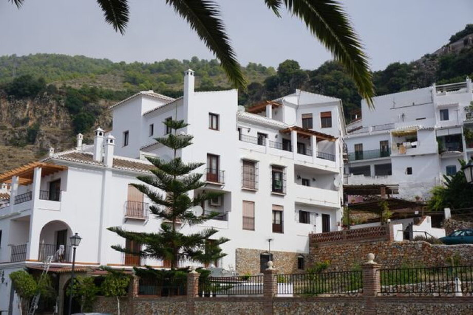 Poles increasingly willing to buy real estate abroad