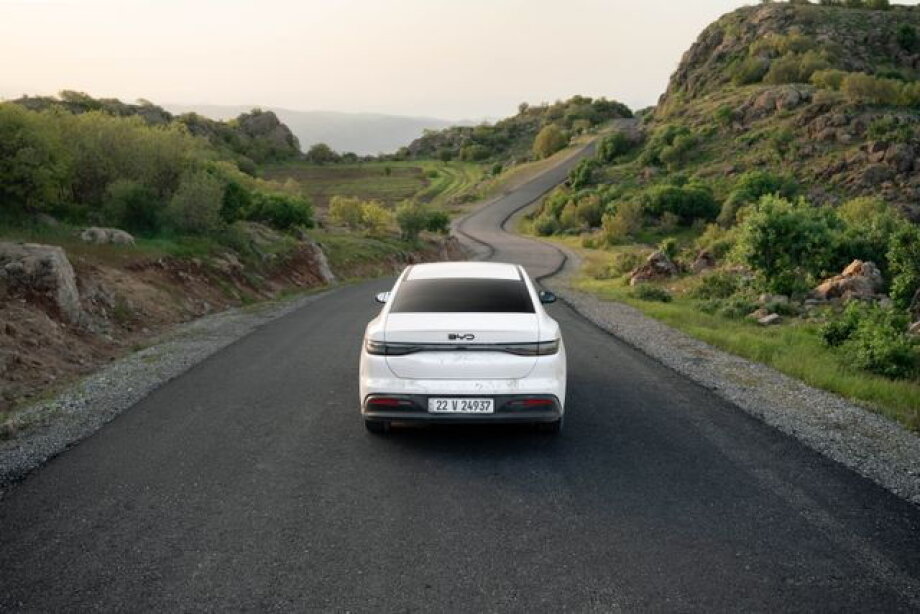 BYD to launch Flash Charging stations in Poland by end of 2027