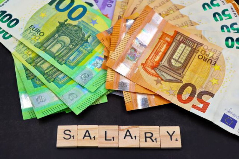 Wages increased 5.6% y/y, employment fell 0.8% y/y in August