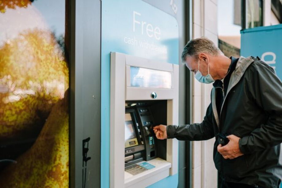 Nearly 22% of Poles struggled to pay bills on time