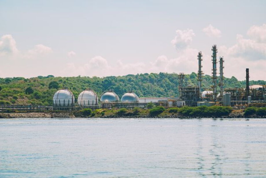 Energy giants warn Europe about LNG gas supplies and sustainable development rules