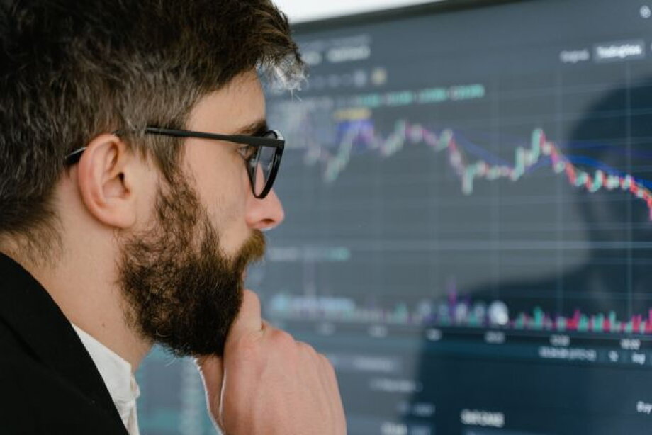 Sale of AI shares spilling into more sectors