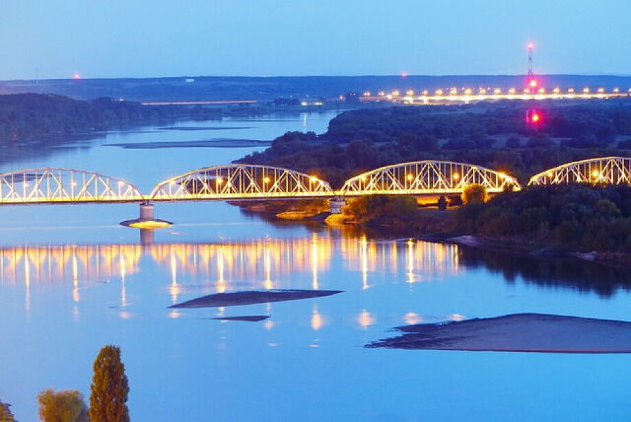 Pedestrian and bike bridge over Vistula in Warsaw scheduled for completion by April 2024