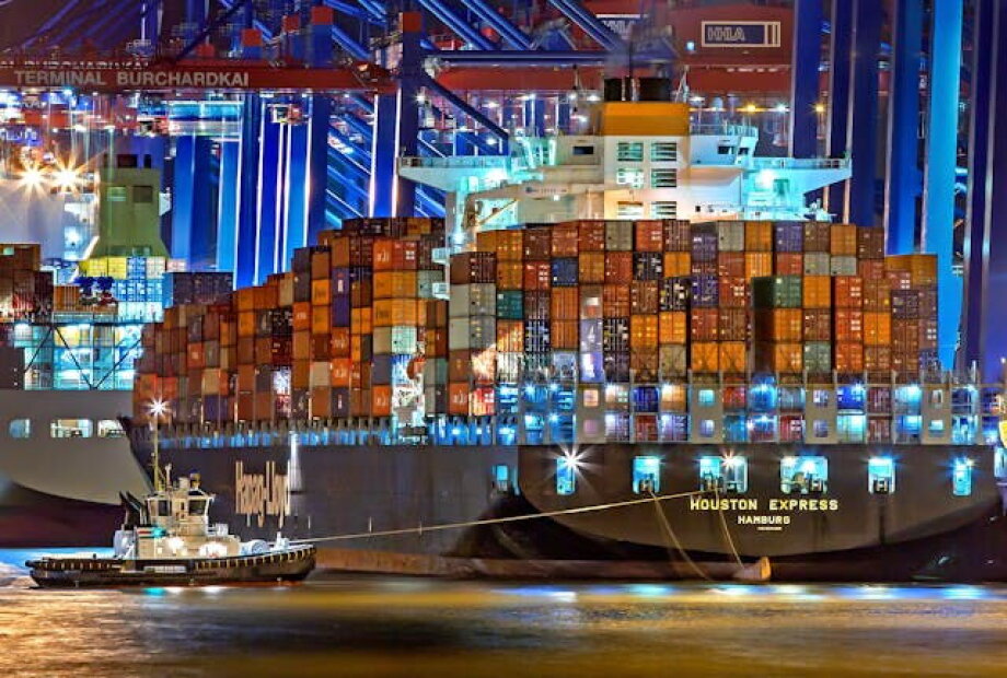 Re-export of clothing and game consoles lead export growth
