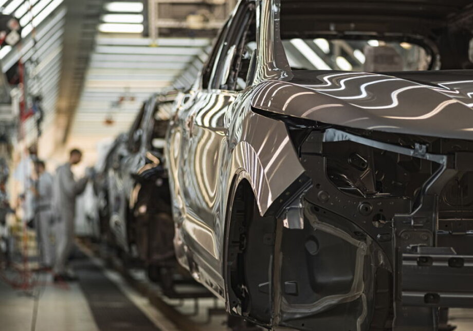 Polish autos rebound, jobs lag