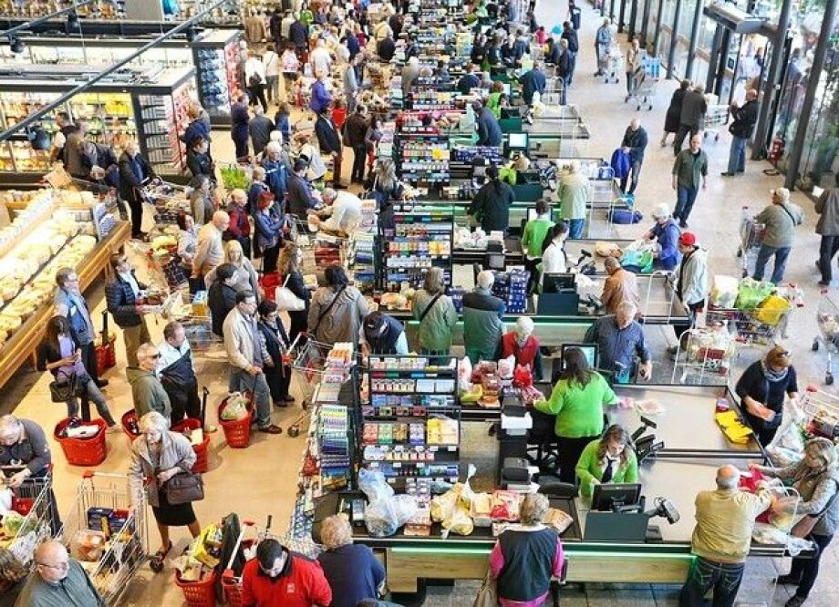 Sales of supermarkets plummets in June