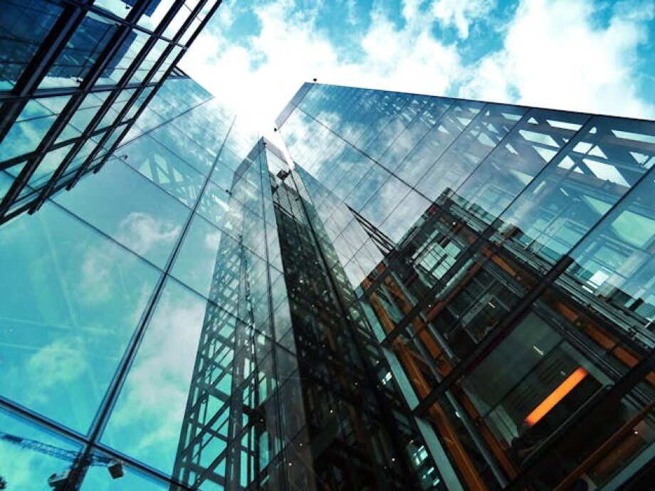 More companies choosing to renegotiate leases instead of moving