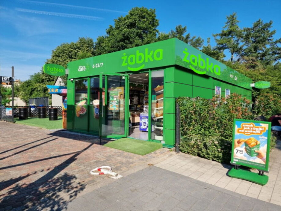 Żabka opens record 170 seasonal stores