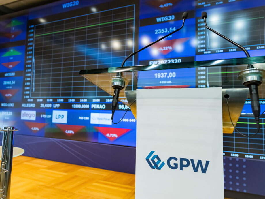 Warsaw stocks end session lower