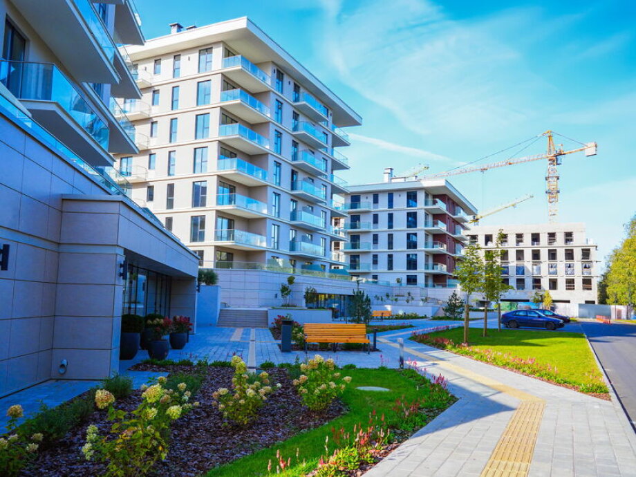 Poland’s property investment volume jumps 95%