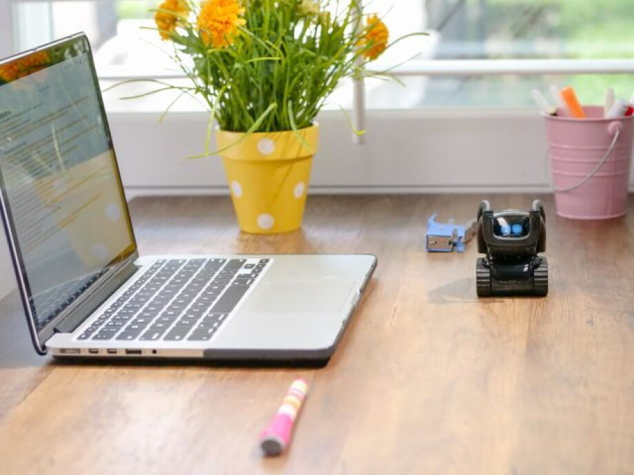 Research: manual workers increasingly use AI