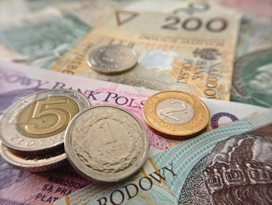 Reports of de-escalation in Middle East helping Polish currency