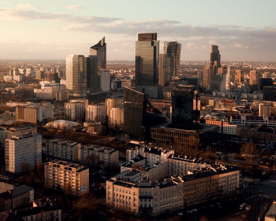 Potential investor signs list regarding Roma Tower