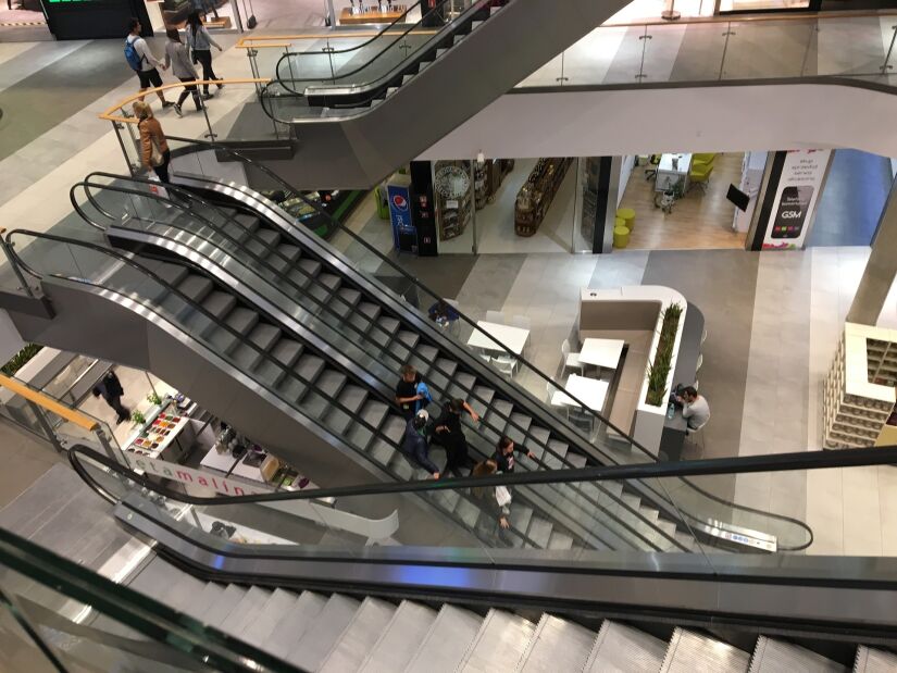 Footfall in shopping centers reach the level above the pandemic